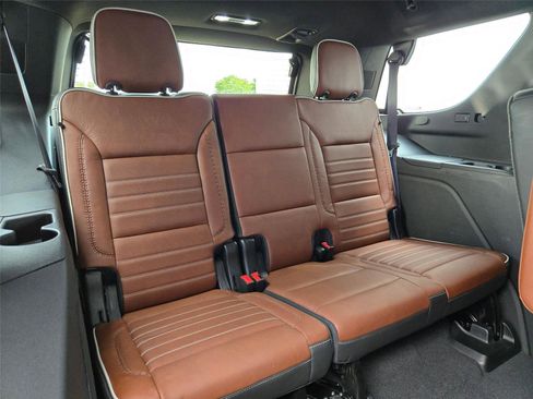 Used 2023 GMC Yukon Denali Ultimate AWD/4WD image 34
