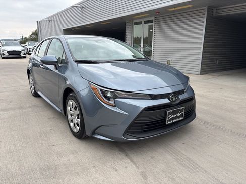 Used 2025 Toyota Corolla LE image 3