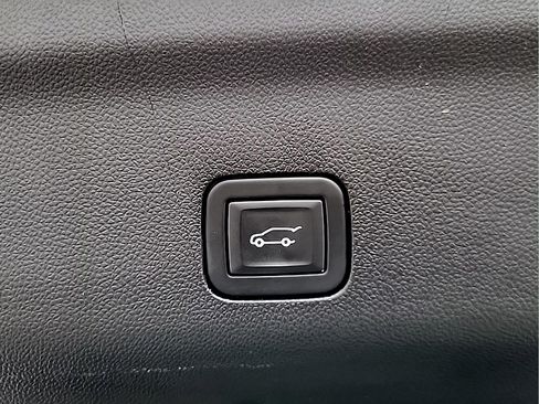 Used 2024 Chevrolet Tahoe Premier AWD/4WD image 31