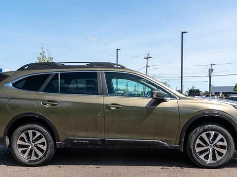 Used 2022 Subaru Outback Premium AWD/4WD image 5
