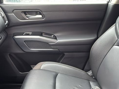 Certified 2024 Nissan Pathfinder SL image 19