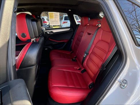 Used 2021 Porsche Macan Turbo image 15