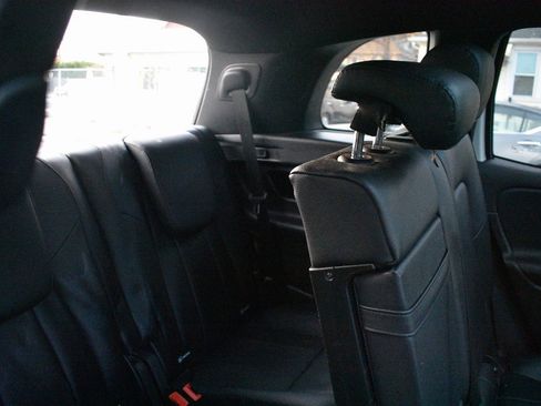 Used 2022 Mercedes-Benz GLB 250 4MATIC w/ Premium Package Lite image 31