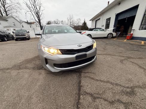 Used 2017 Kia Optima EX image 4