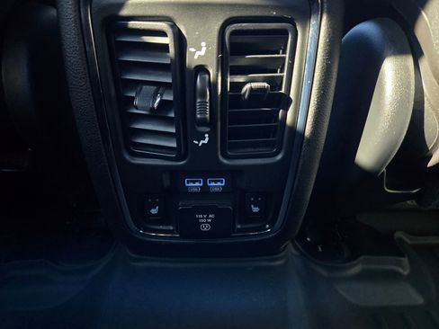 Used 2021 Jeep Grand Cherokee Limited w/ Luxury Group II image 33