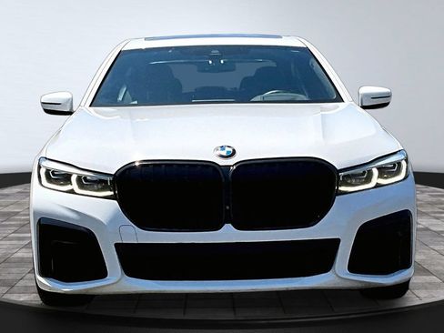 Used 2021 BMW 750i xDrive w/ M Sport Package AWD/4WD image 2