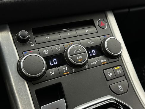 Used 2017 Land Rover Range Rover Evoque SE Premium image 19