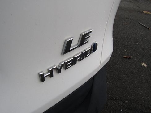 Used 2021 Toyota RAV4 LE image 38