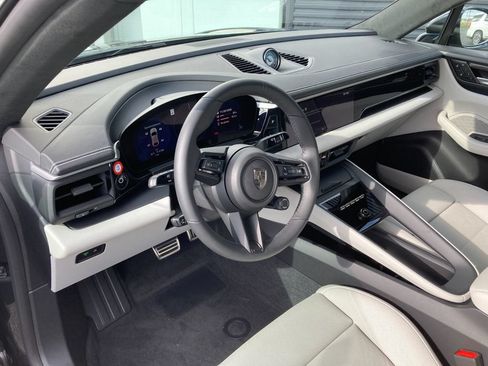 Used 2025 Porsche Macan Turbo Electric AWD/4WD image 4