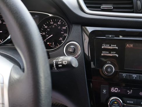 Used 2015 Nissan Rogue SV image 37