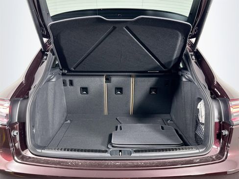 Certified 2026 Porsche Macan image 38