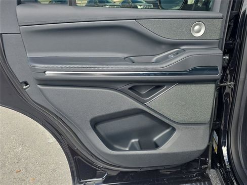 New 2026 Lincoln Navigator Reserve w/ Jet Appearance Package AWD/4WD image 14