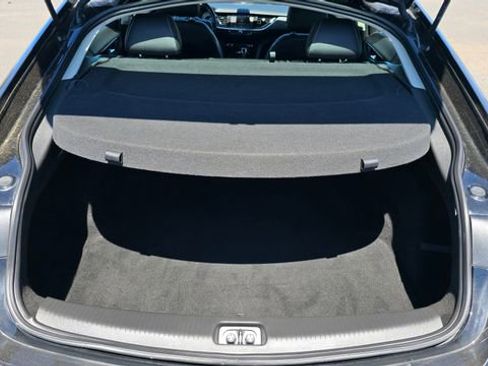 Used 2018 Buick Regal Essence image 11