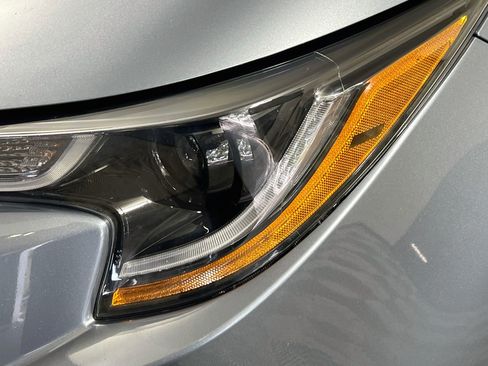 Used 2025 Toyota Corolla LE FWD image 12