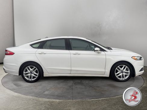 Used 2014 Ford Fusion SE FWD image 8