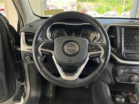 Used 2015 Jeep Cherokee Limited image 12