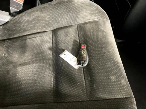Used 2018 Dodge Grand Caravan SE FWD image 34