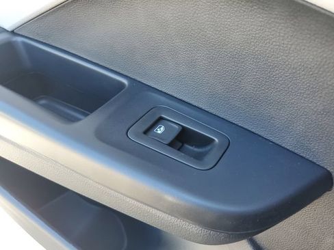 New 2026 Volkswagen Taos SE FWD image 14