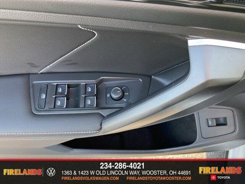 New 2024 Volkswagen Tiguan SE image 24