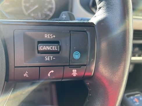 Used 2023 Nissan Rogue SV w/ SV Premium B Package image 15