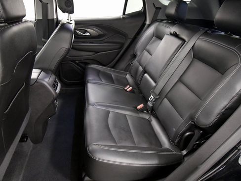 Used 2024 GMC Terrain SLT image 16