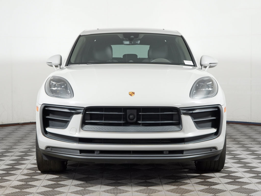 Certified 2023 Porsche Macan AWD/4WD image 10