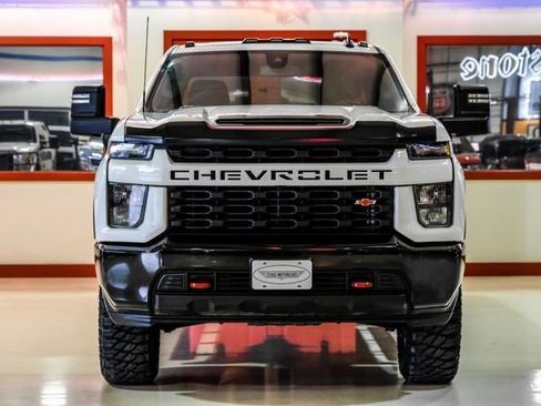 Used 2021 Chevrolet Silverado 2500 Custom w/ Custom Value Package image 9