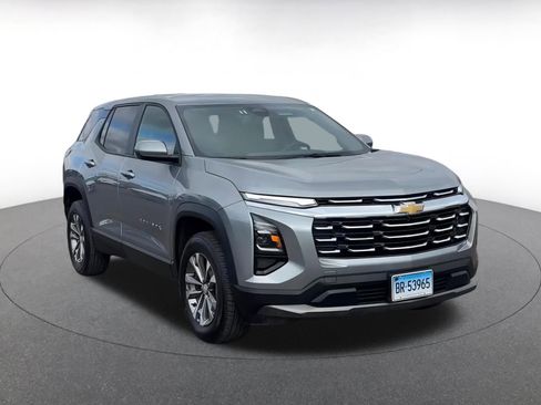 Used 2025 Chevrolet Equinox LT image 3