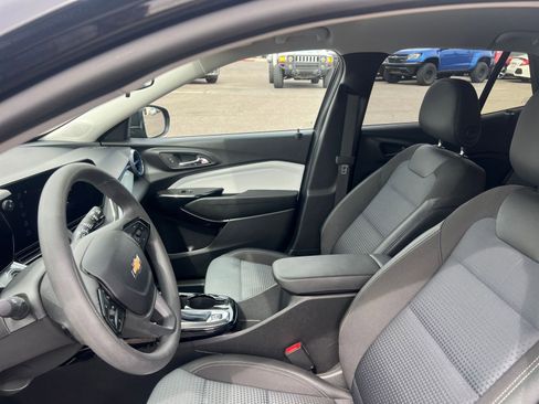 Used 2025 Chevrolet Trax LT FWD image 27