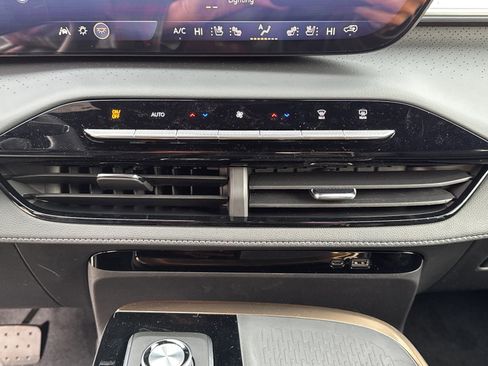 New 2026 Buick Enclave Avenir w/ Super Cruise Package image 33