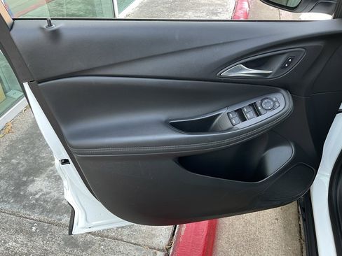 Used 2025 Buick Encore GX Preferred image 12