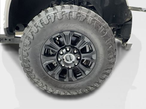 Used 2022 Ford F350 Platinum w/ FX4 Off-Road Package AWD/4WD image 38