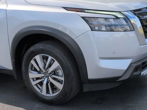 Certified 2025 Nissan Pathfinder SL AWD/4WD image 9