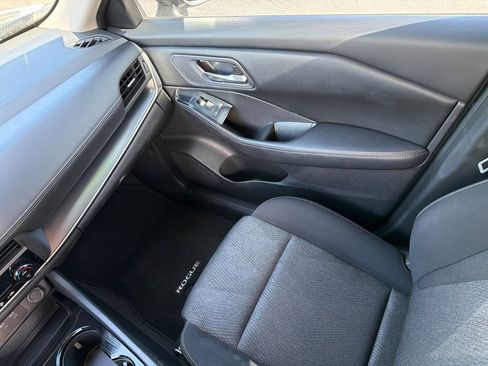 Used 2024 Nissan Rogue SV AWD/4WD image 22