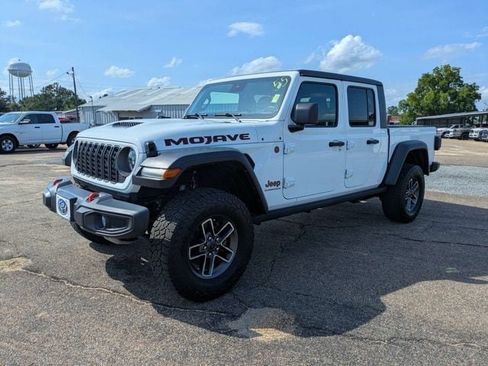 Used 2024 Jeep Gladiator Mojave AWD/4WD image 8