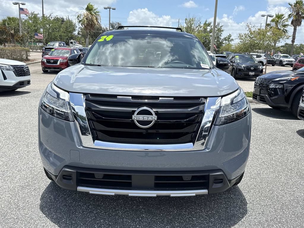 Used 2024 Nissan Pathfinder Platinum w/ Cargo Package FWD image 9