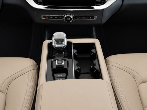Certified 2026 Volvo XC90 B5 Core AWD/4WD image 15