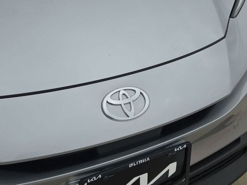 Used 2024 Toyota Prius LE FWD image 10