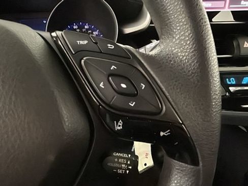 Used 2020 Toyota C-HR LE FWD image 16