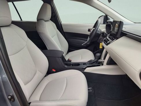 Used 2025 Toyota Corolla Cross L FWD image 28