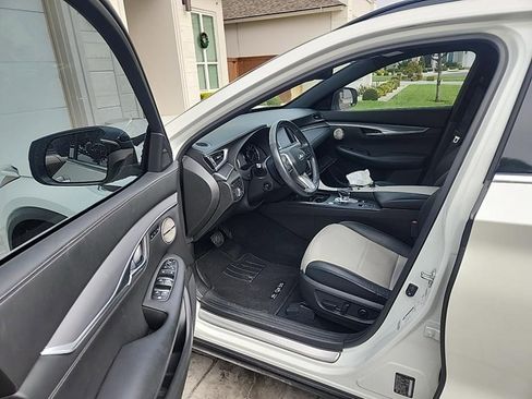 Certified 2023 INFINITI QX55 Essential image 9