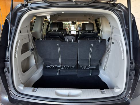 Used 2023 Chrysler Pacifica Touring-L image 22