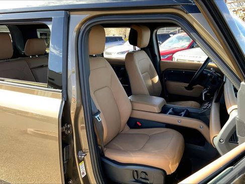 Used 2025 Land Rover Defender 110 X-Dynamic SE image 7