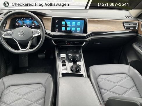 Used 2024 Volkswagen Atlas SE image 28