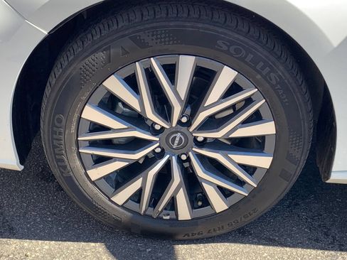 Used 2025 Nissan Altima 2.5 SV FWD image 31