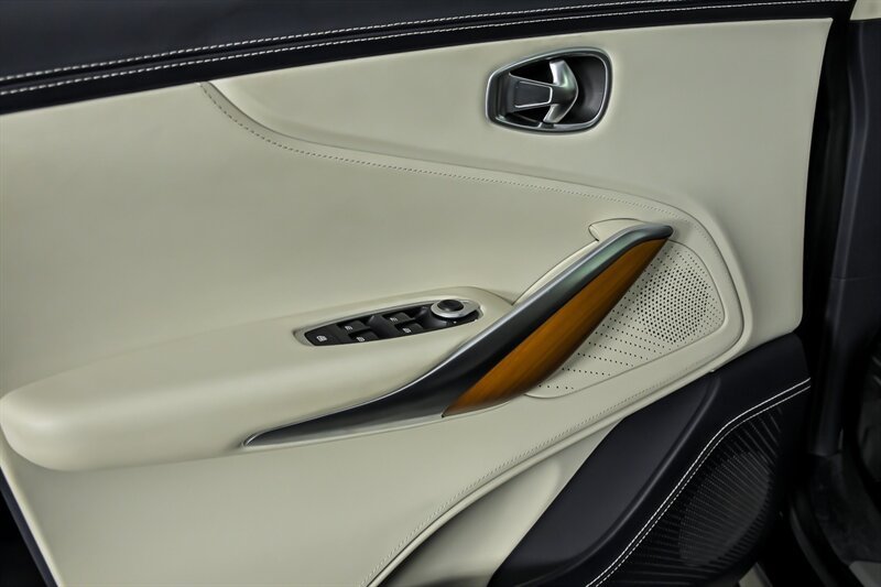 Used 2022 Aston Martin DBX AWD/4WD image 17