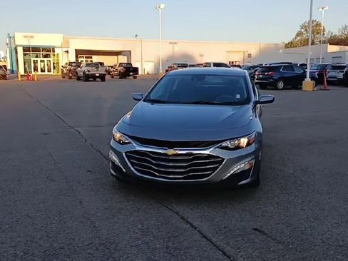 Used 2024 Chevrolet Malibu LT image 3