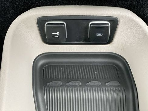 Used 2017 Chrysler Pacifica Touring-L Plus FWD image 24