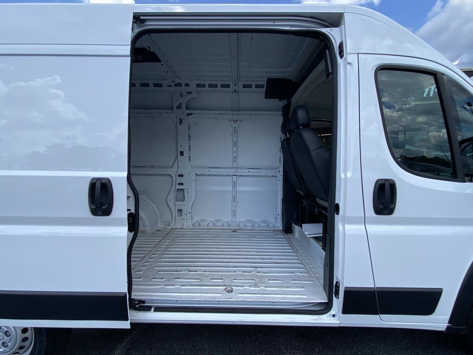 Used 2025 RAM ProMaster 2500 w/ Convenience Group FWD image 16