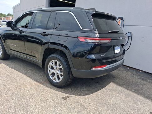 Certified 2023 Jeep Grand Cherokee Limited AWD/4WD image 8